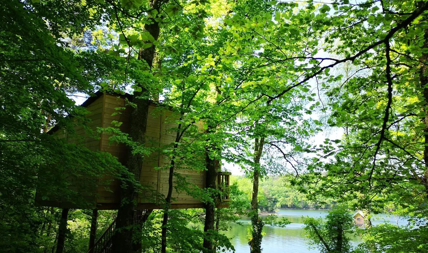 Les Cabanes Au Bord Du Lac Saint-Gerons