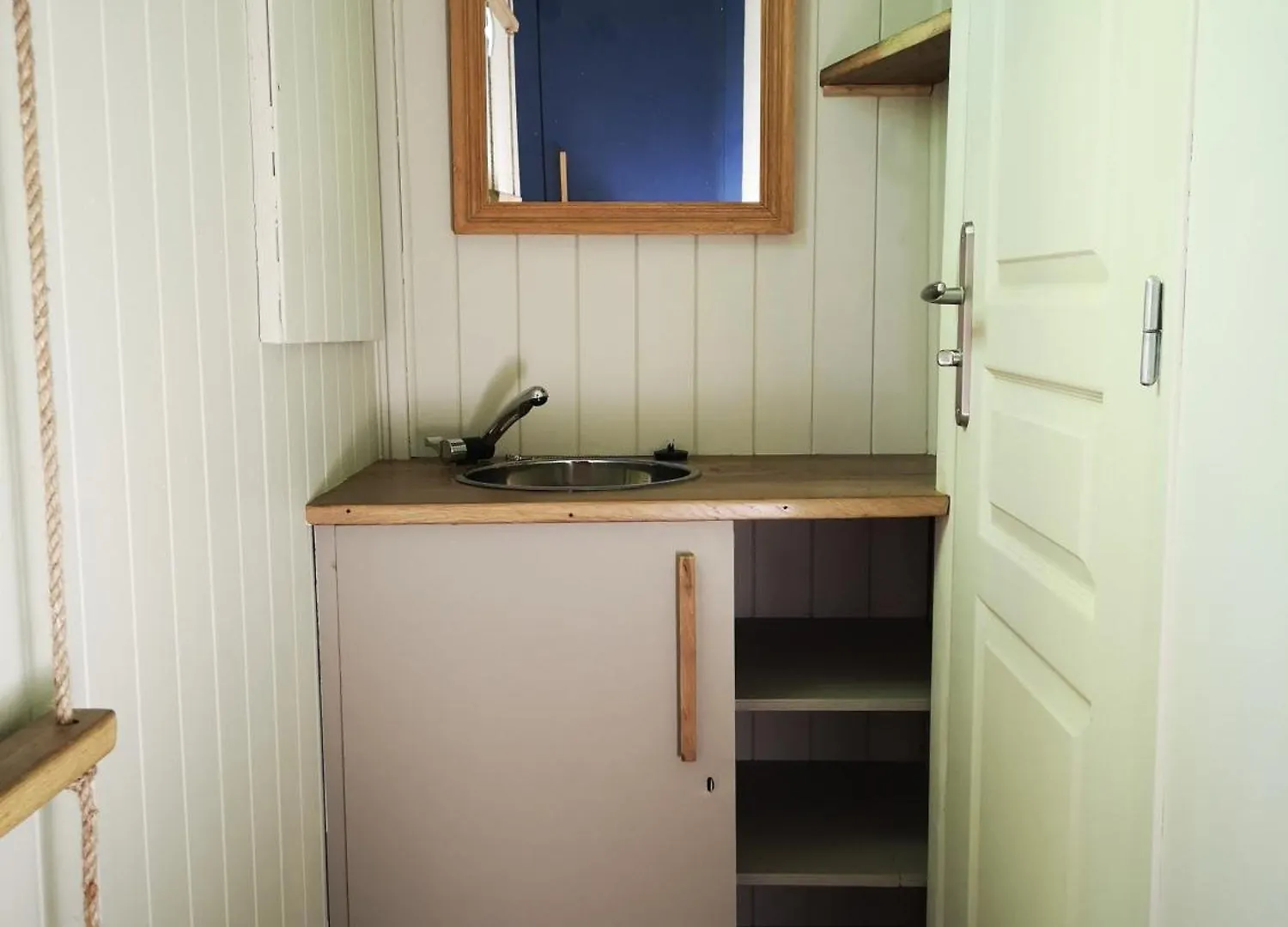 Les Cabanes Au Bord Du Lac Saint-Gerons Campsite