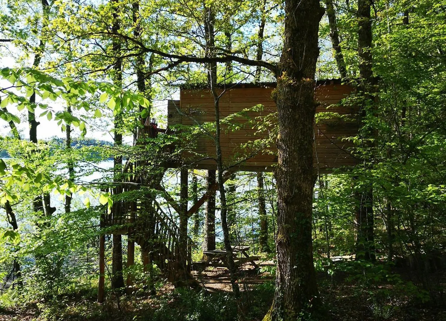 Les Cabanes Au Bord Du Lac Saint-Gerons France