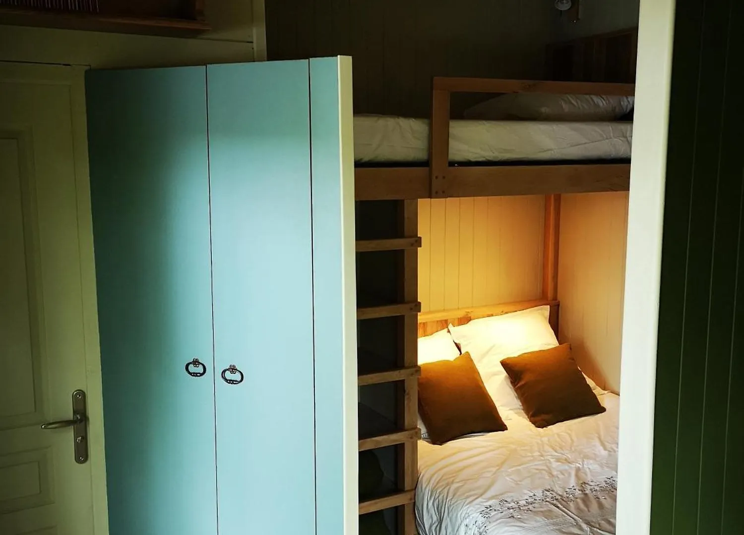 Les Cabanes Au Bord Du Lac Saint-Gerons Campsite