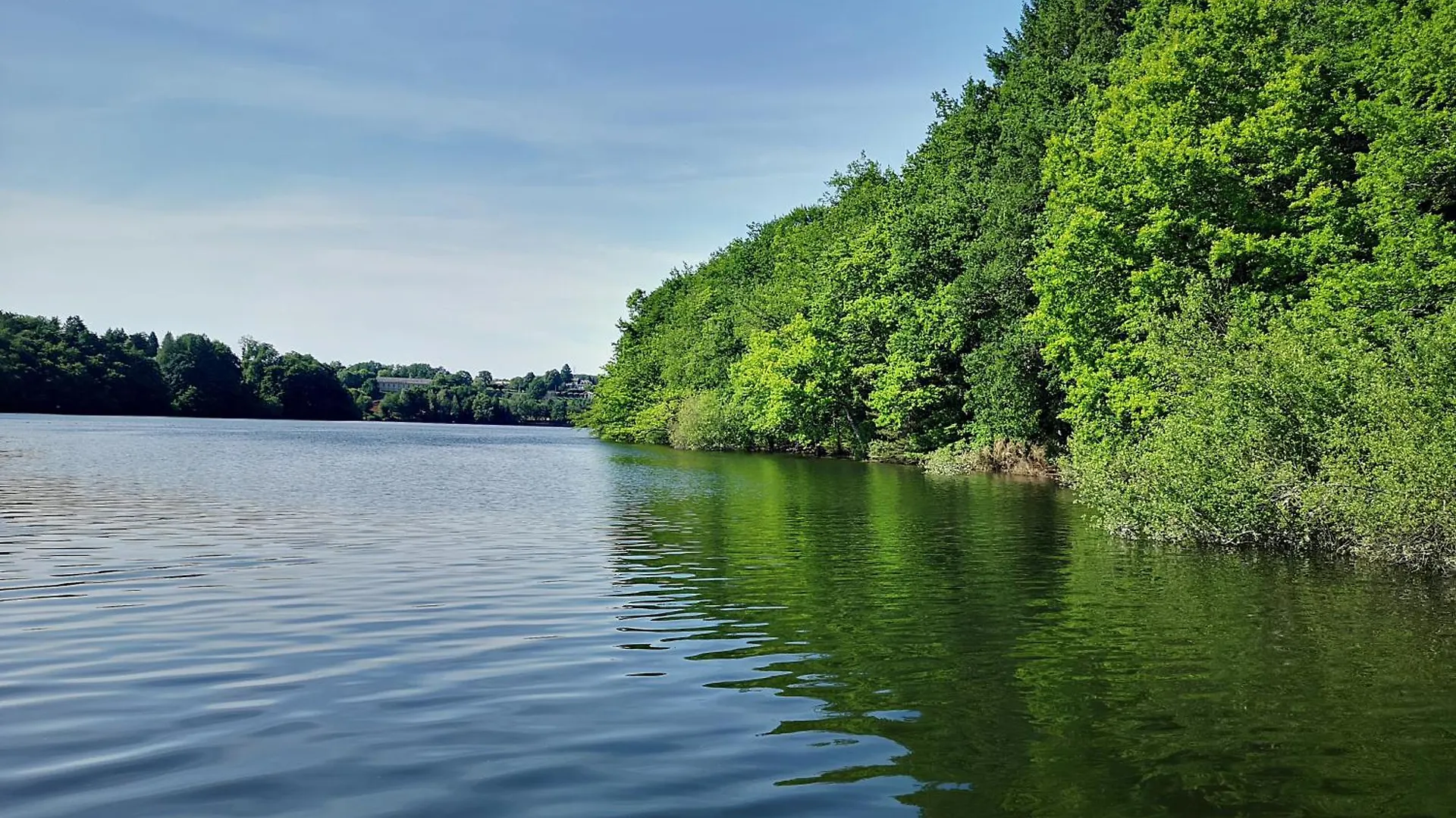 Les Cabanes Au Bord Du Lac Saint-Gerons Campsite