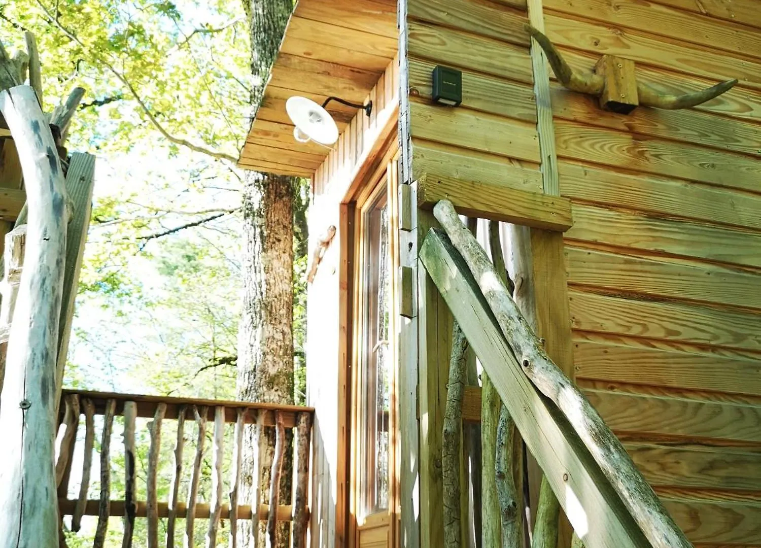 Les Cabanes Au Bord Du Lac Saint-Gérons