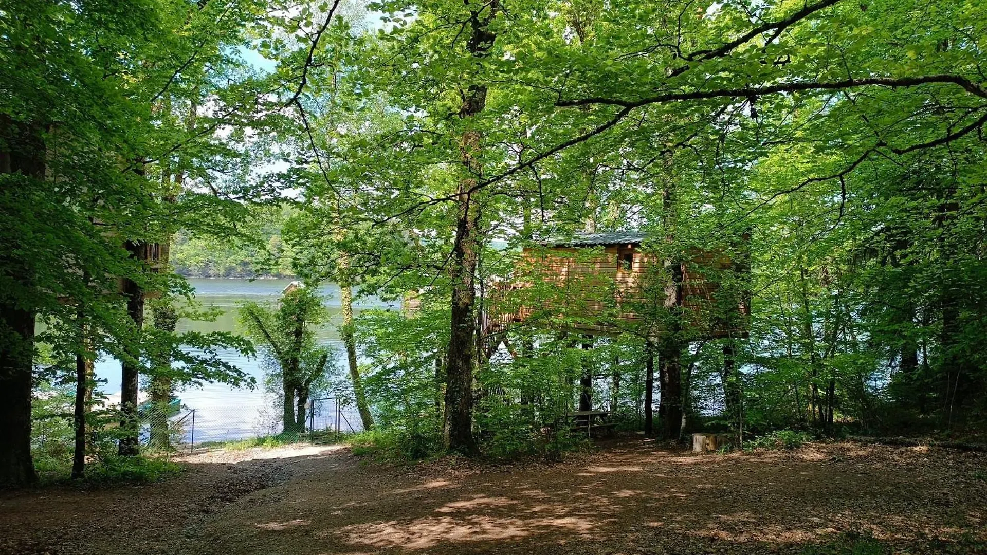 Parque de Campismo Les Cabanes Au Bord Du Lac Saint-Gérons França